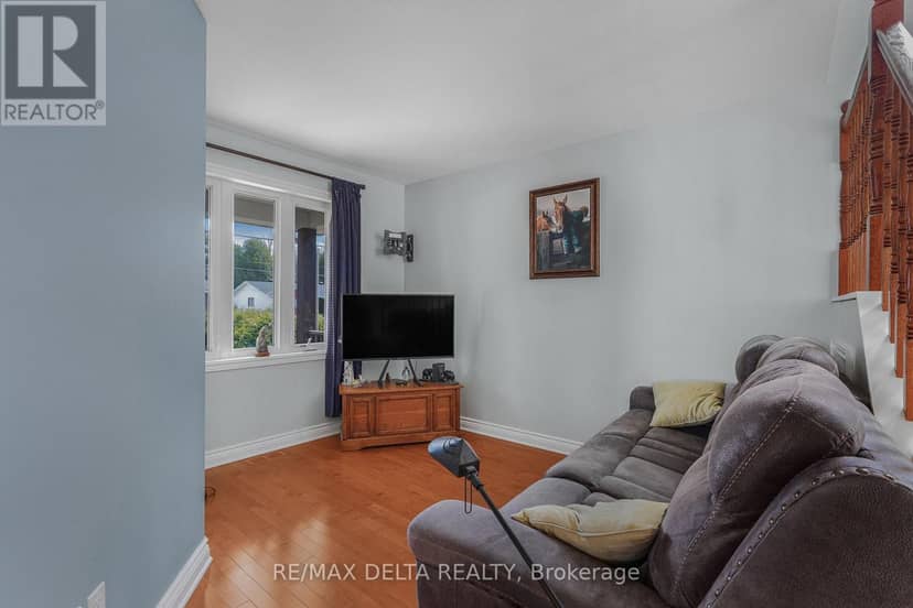 2567 Cleroux Crescent — photo 7 of 35