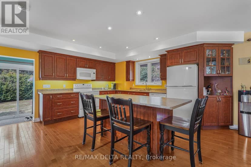 2567 Cleroux Crescent — photo 9 of 35