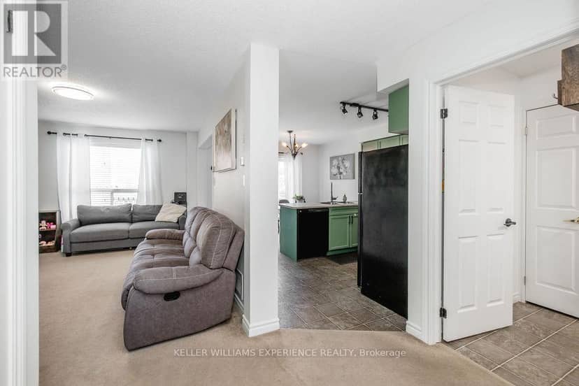 27 Michelle Drive — photo 6 of 39