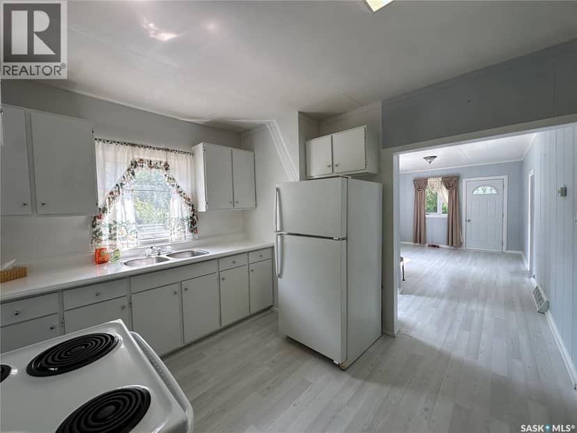 302 Morken STREET — photo 5 of 28