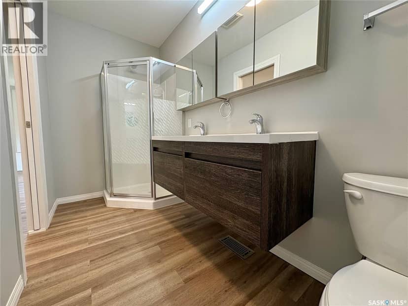 214 Thomson STREET — photo 11 of 25