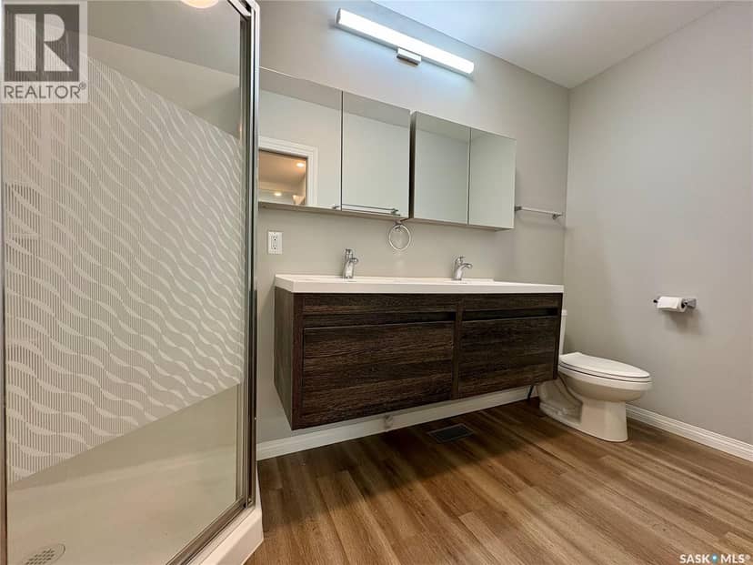 214 Thomson STREET — photo 12 of 25