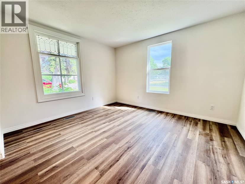214 Thomson STREET — photo 13 of 25