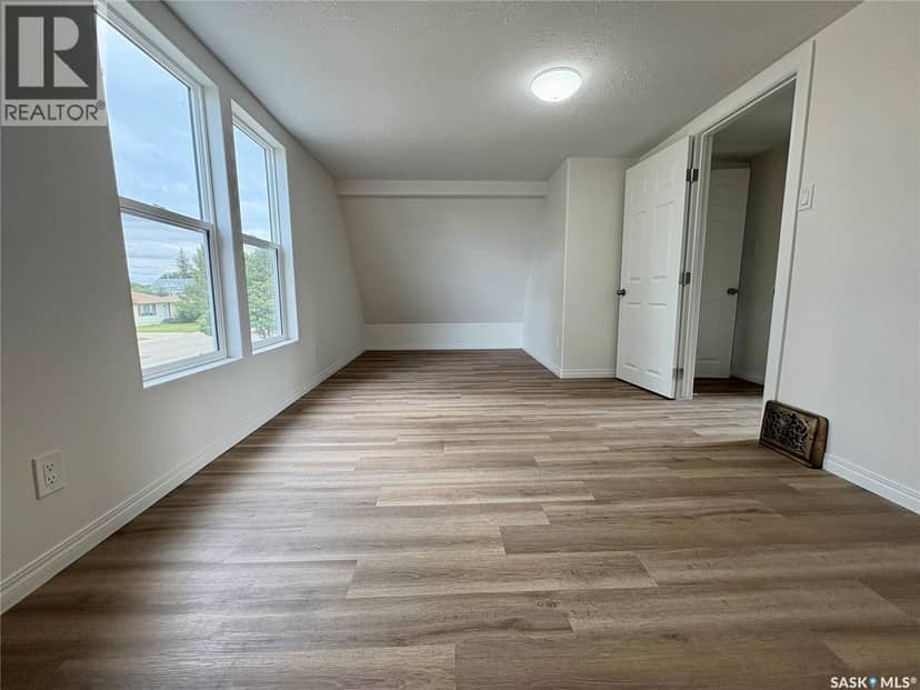 214 Thomson STREET — photo 17 of 25