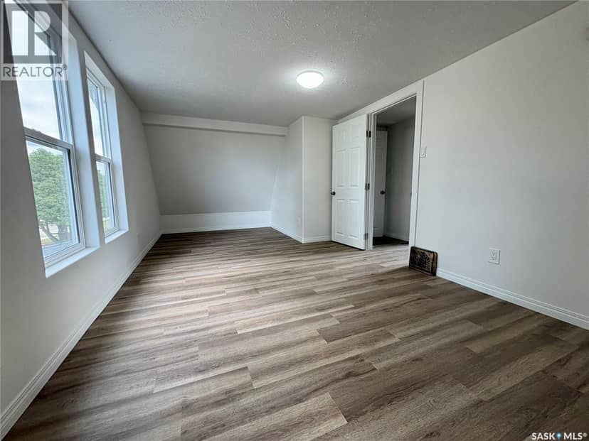 214 Thomson STREET — photo 18 of 25