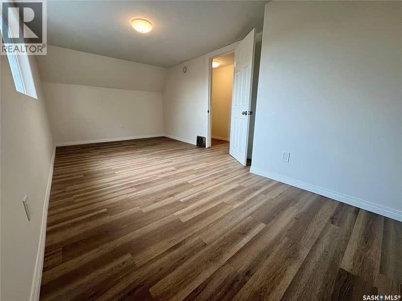 214 Thomson STREET — photo 21 of 25