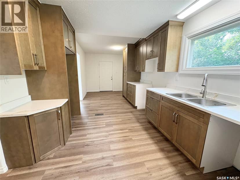 214 Thomson STREET — photo 9 of 25