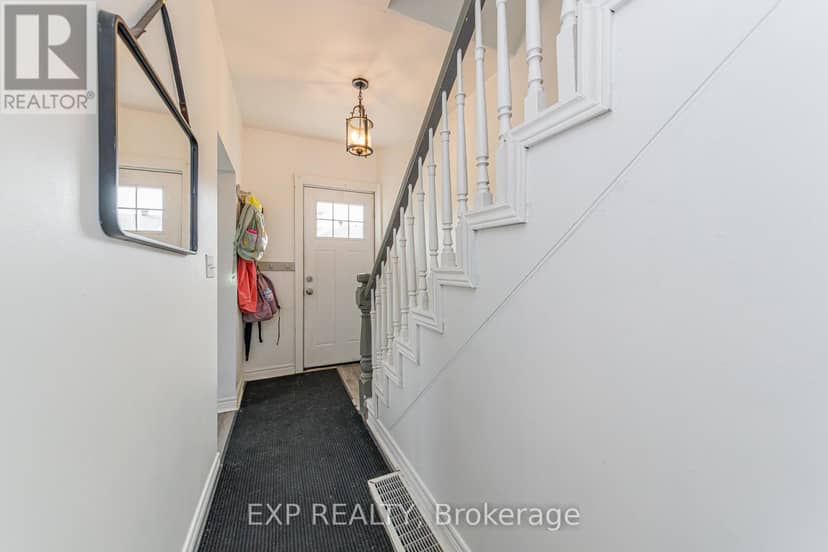 22 St Johns Way — photo 2 of 31
