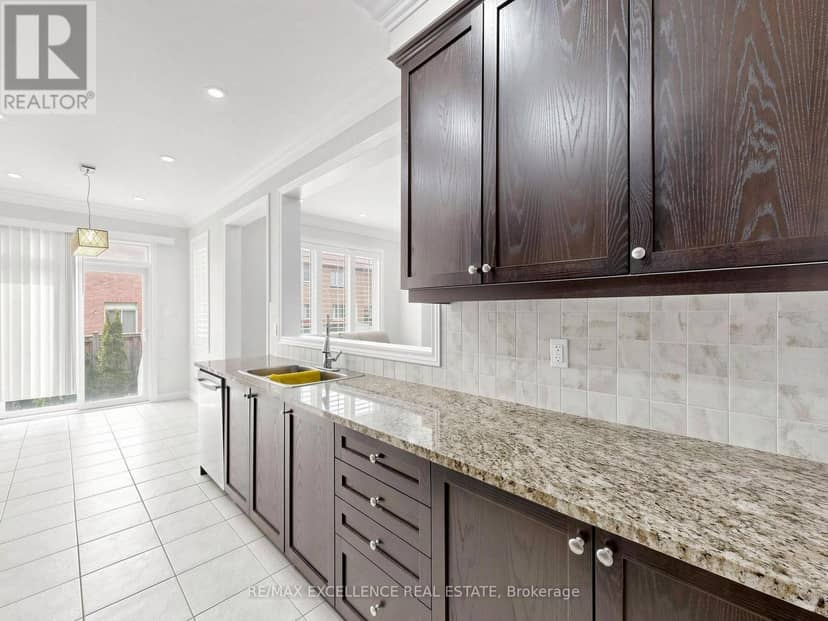 61 Campwood Crescent — photo 15 of 40