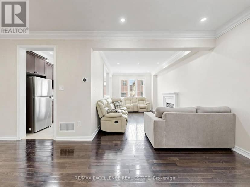 61 Campwood Crescent — photo 4 of 40