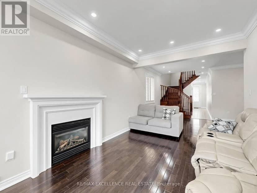 61 Campwood Crescent — photo 8 of 40