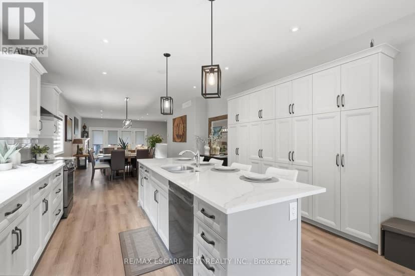 25 Sunrise Court — photo 3 of 35