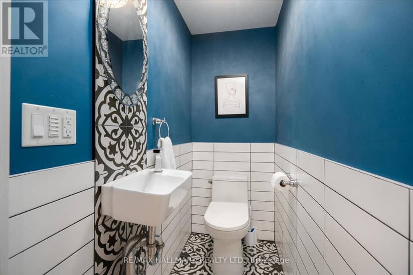 64 Front Street E — photo 16 of 40