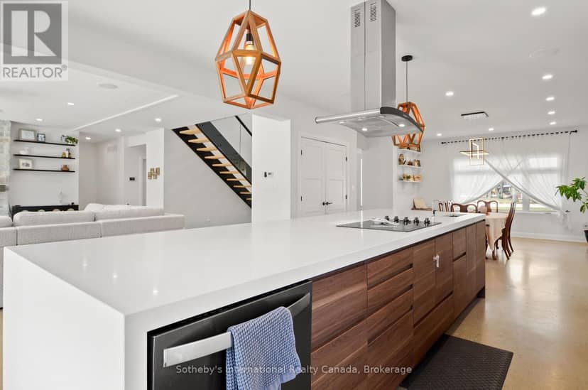 71 Oak Lea Boulevard — photo 12 of 40