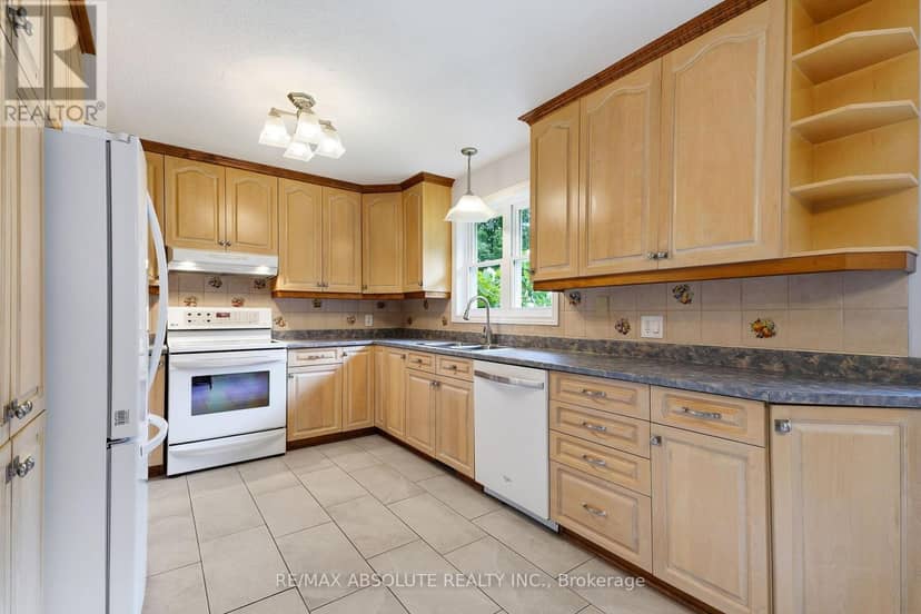 1000 Milburn Crescent — photo 11 of 40