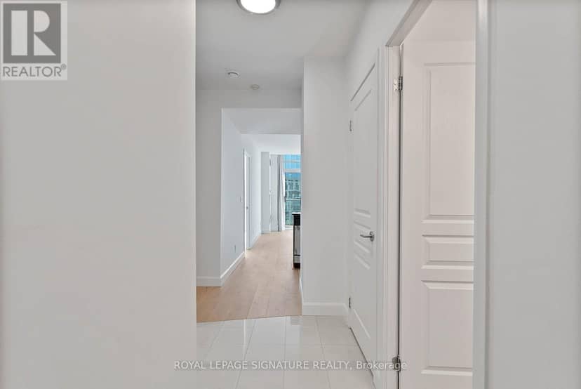PH11 - 18 Yonge Street — photo 8 of 20