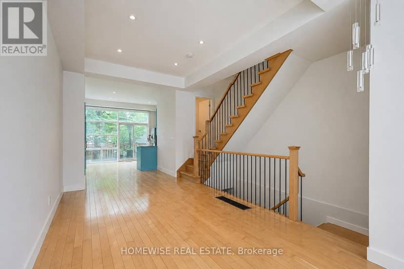 476 King Street E — photo 5 of 40