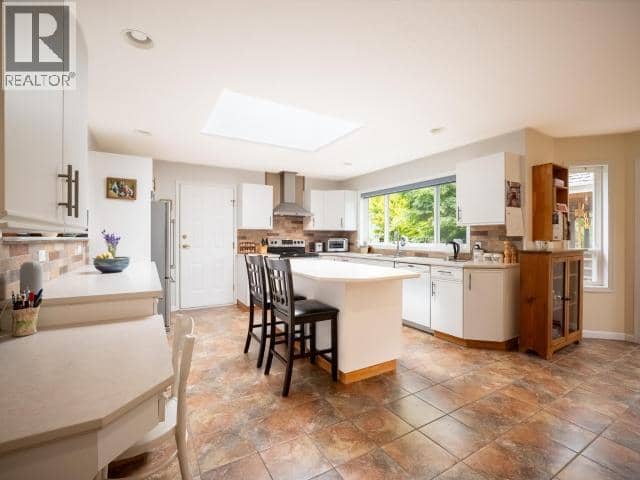 7249 FIELD STREET, Powell River, photo 2