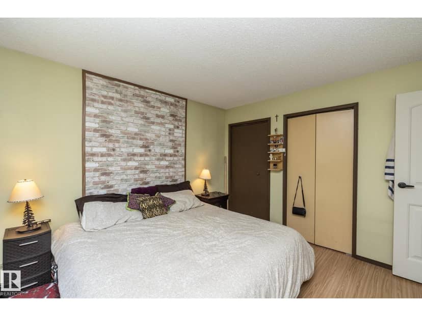 3608 44 ST — photo 19 of 40