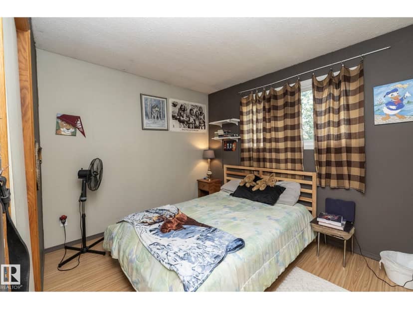 3608 44 ST — photo 12 of 40