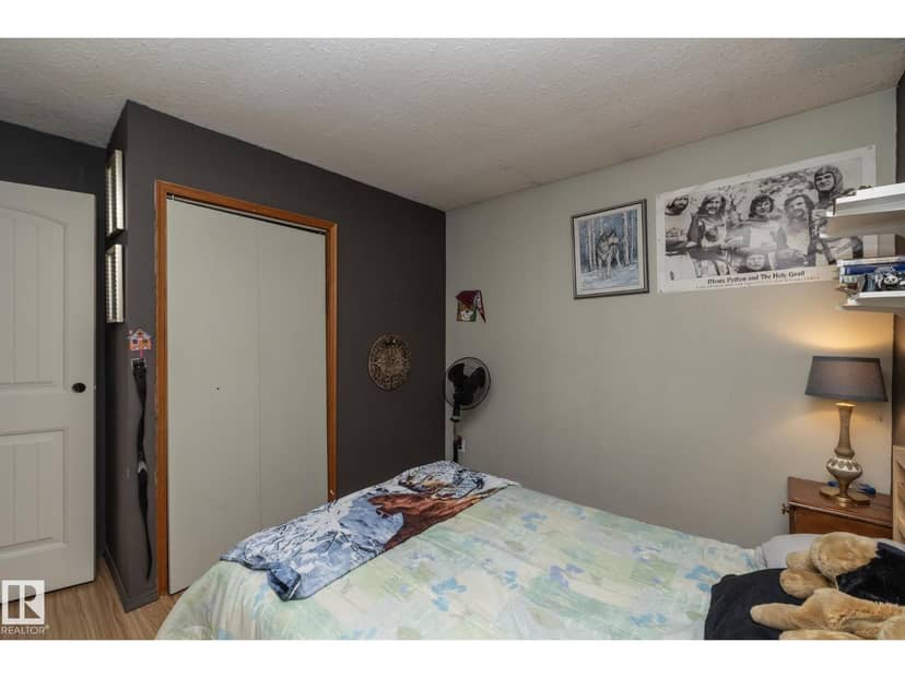 3608 44 ST — photo 16 of 40
