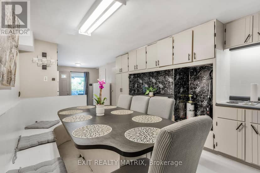 235-237 Guigues Avenue — photo 8 of 33