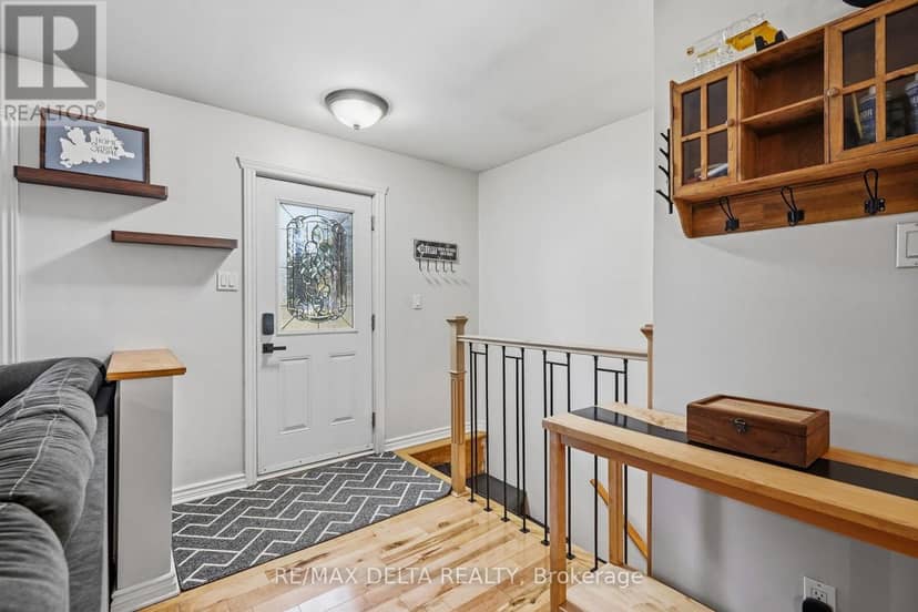 1120 Des Cedres Street — photo 36 of 40