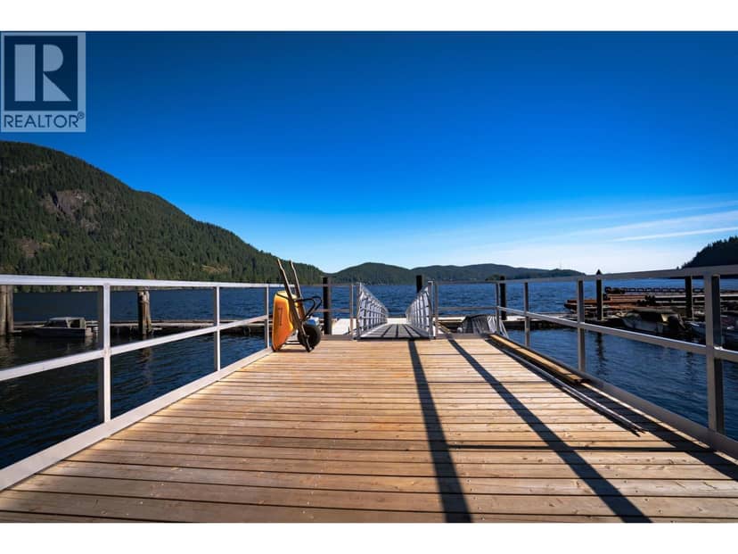 6 BRIGHTON BEACH, North Vancouver