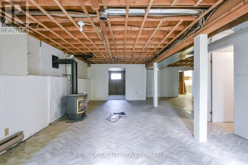 162 Pratt Crescent — photo 25 of 40