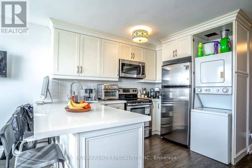 6 Brant Avenue — photo 13 of 40