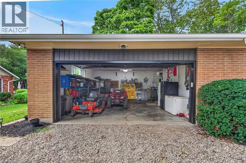 7079 RAINHAM Road — photo 33 of 40