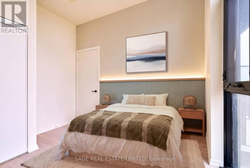 608 - 109 Erskine Avenue — photo 10 of 16