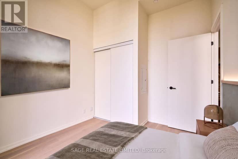 608 - 109 Erskine Avenue — photo 11 of 16