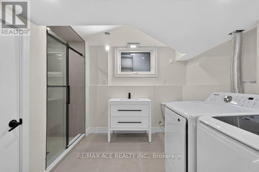 11 Faircroft Boulevard — photo 37 of 40