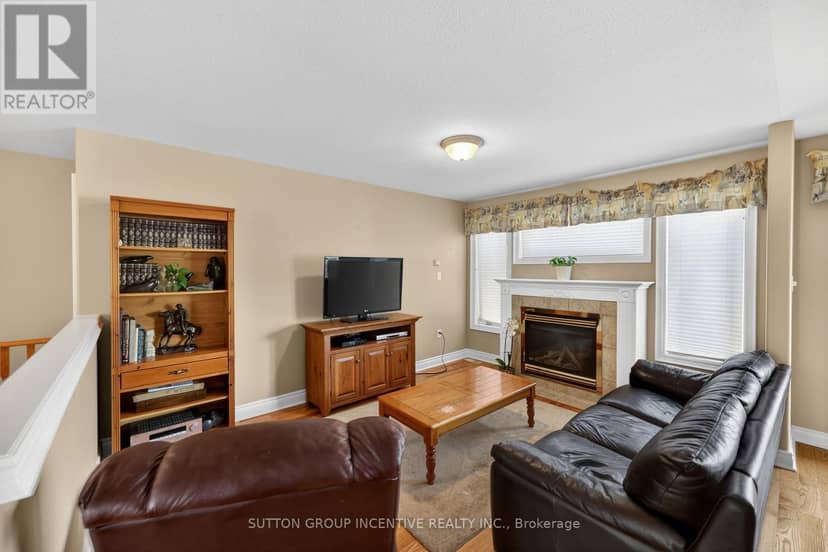 101 Lion's Gate Boulevard — photo 10 of 40