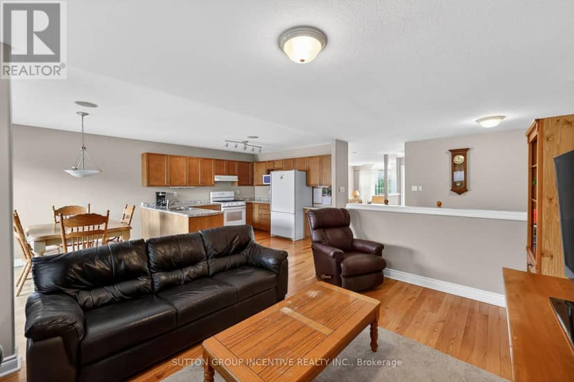 101 Lion's Gate Boulevard — photo 13 of 40