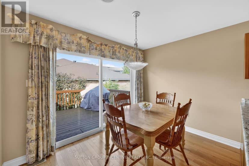 101 Lion's Gate Boulevard — photo 16 of 40