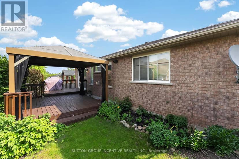 101 Lion's Gate Boulevard — photo 18 of 40