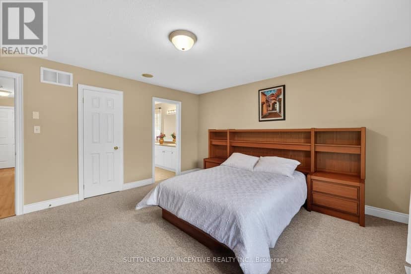 101 Lion's Gate Boulevard — photo 22 of 40