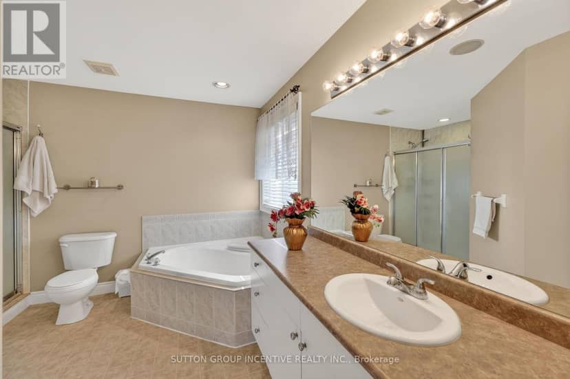 101 Lion's Gate Boulevard — photo 23 of 40