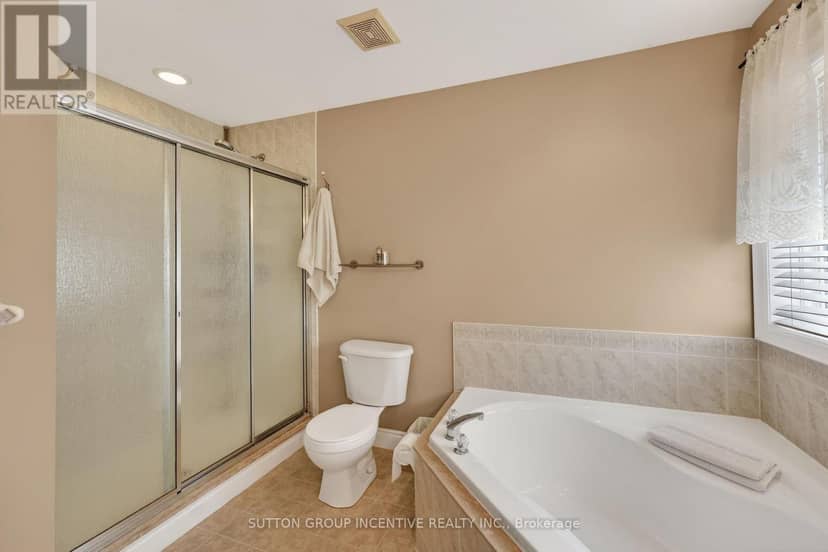 101 Lion's Gate Boulevard — photo 24 of 40