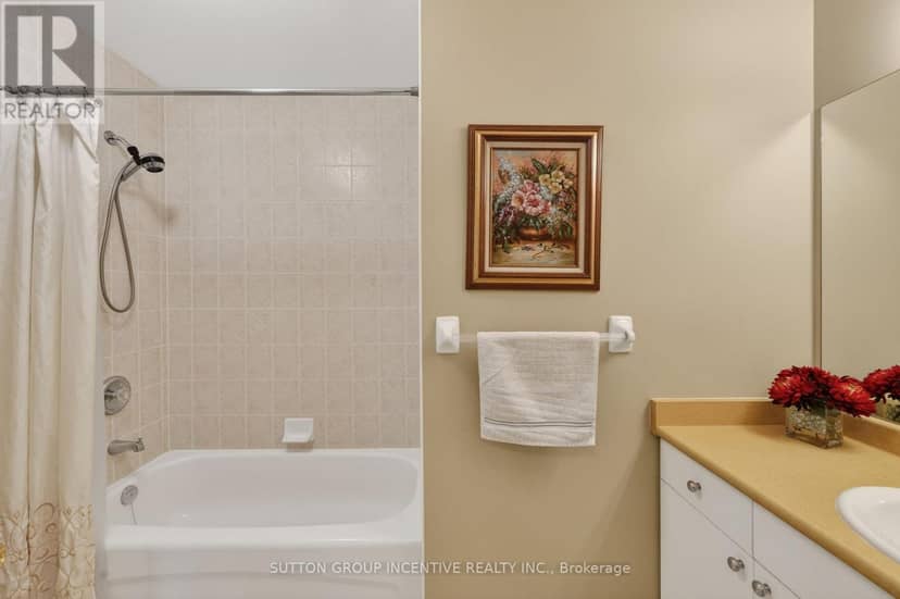 101 Lion's Gate Boulevard — photo 28 of 40
