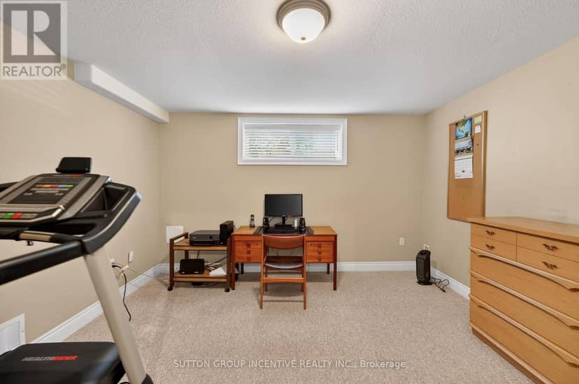 101 Lion's Gate Boulevard — photo 31 of 40