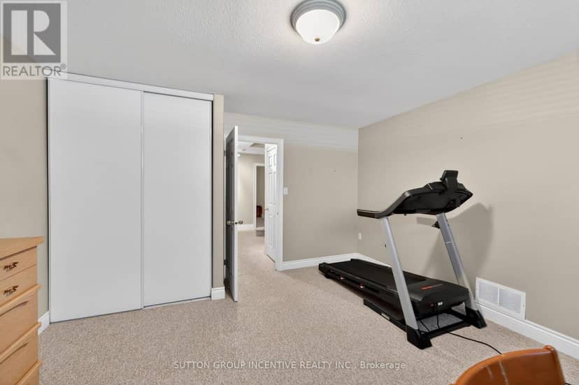 101 Lion's Gate Boulevard — photo 32 of 40