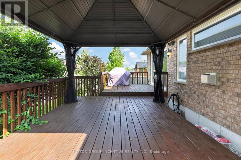 101 Lion's Gate Boulevard — photo 36 of 40