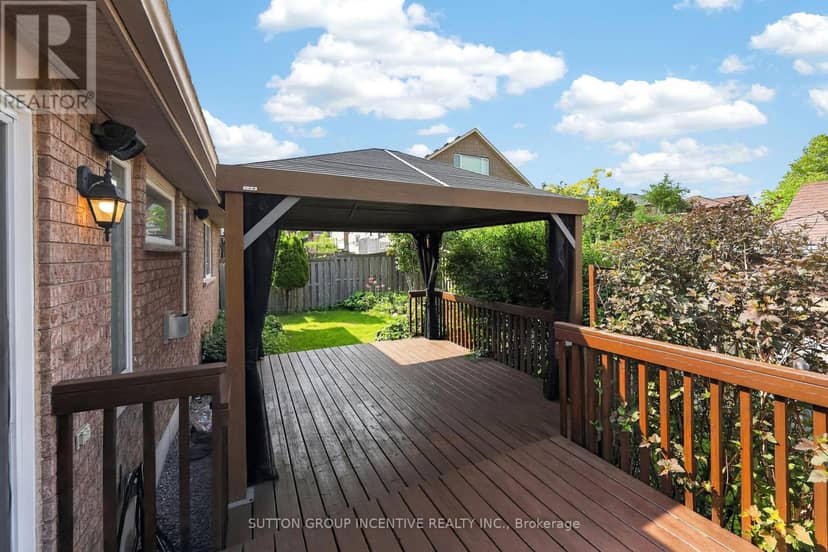 101 Lion's Gate Boulevard — photo 37 of 40