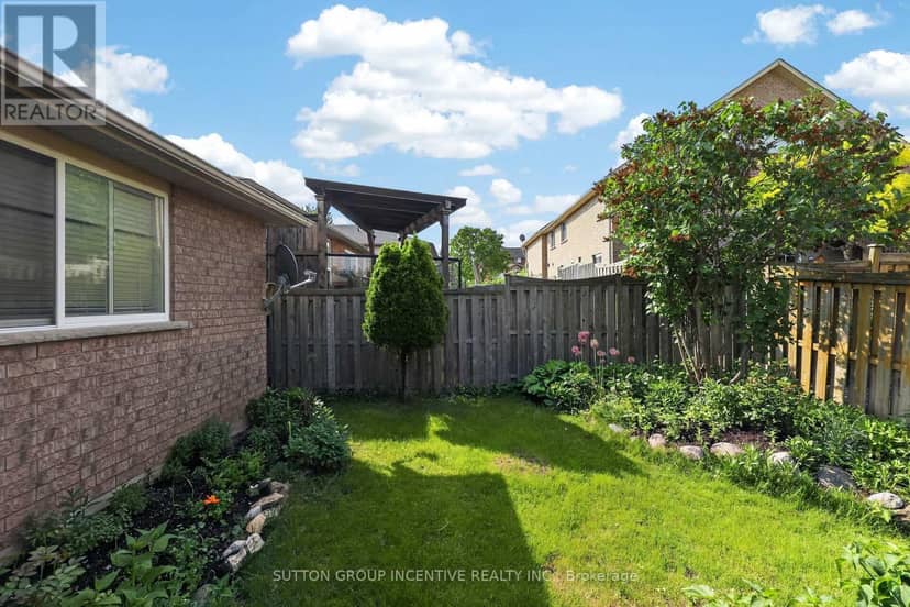 101 Lion's Gate Boulevard — photo 39 of 40