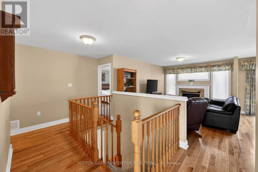 101 Lion's Gate Boulevard — photo 9 of 40