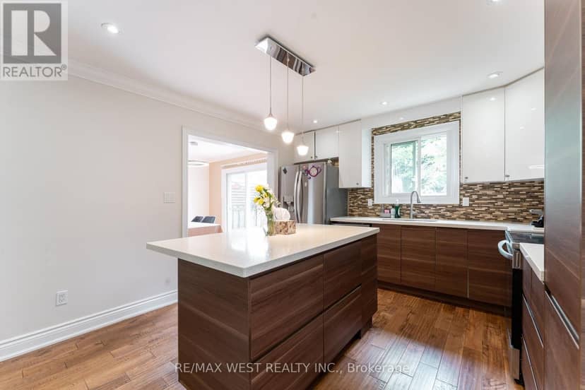 3098 Driftwood Drive — photo 12 of 40