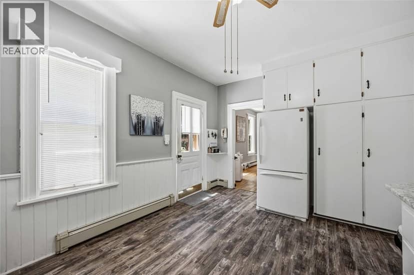 454 Maude Street — photo 14 of 40